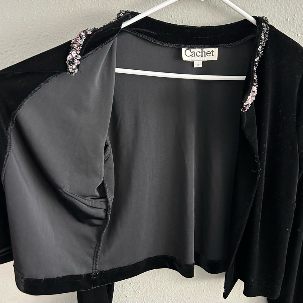 CACHET Beaded Black Velvet Jacket Cardigan Size 12 L Stretch Open Placket Topper - Picture 3 of 6